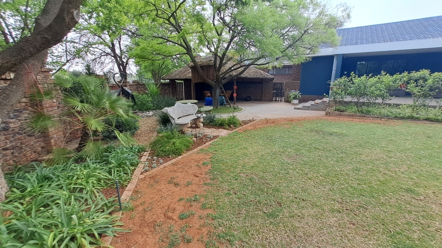 5 Bedroom Property for Sale in Langenhovenpark Free State